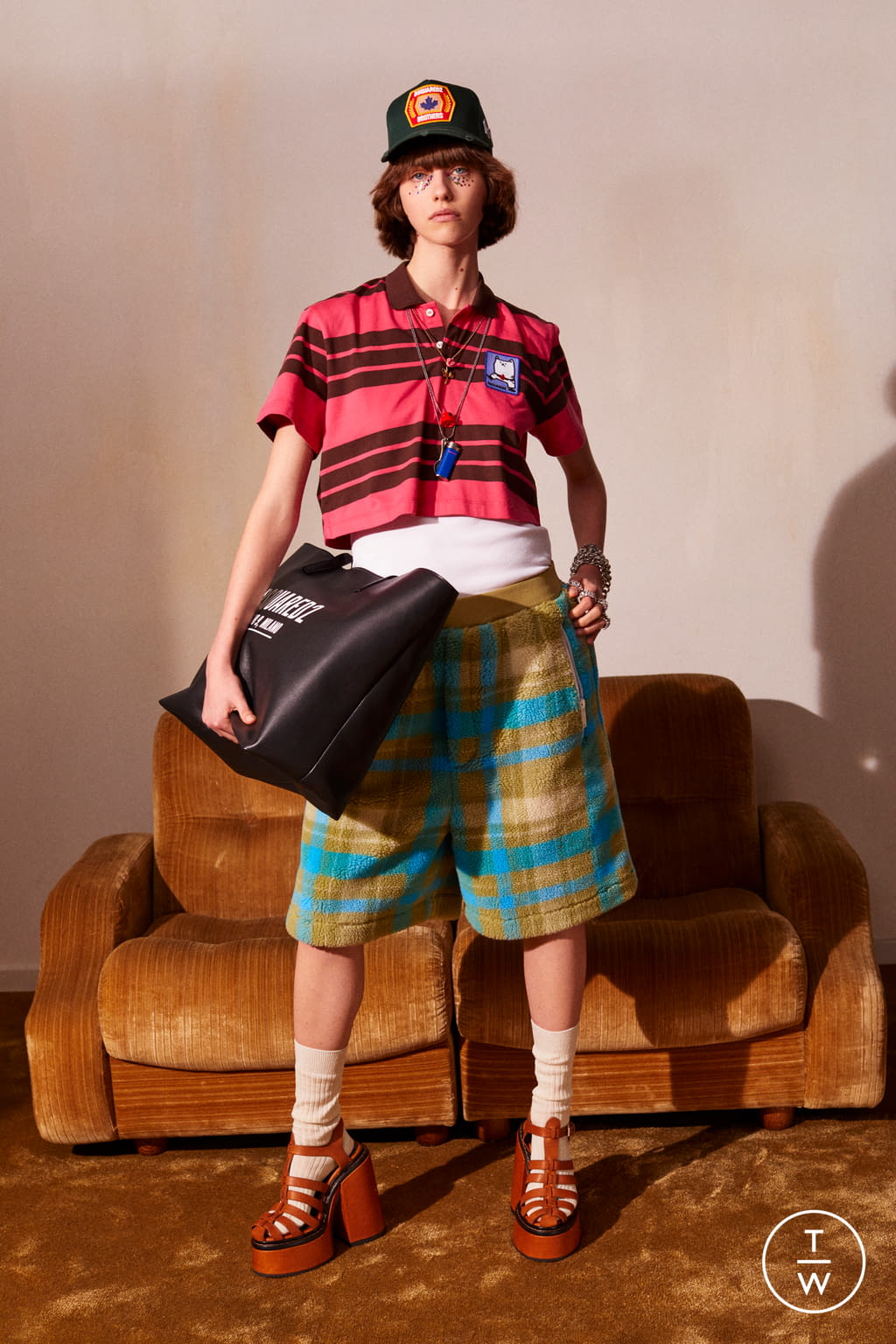 Fashion Week Milan Resort 2022 look 14 from the Dsquared2 collection 女装