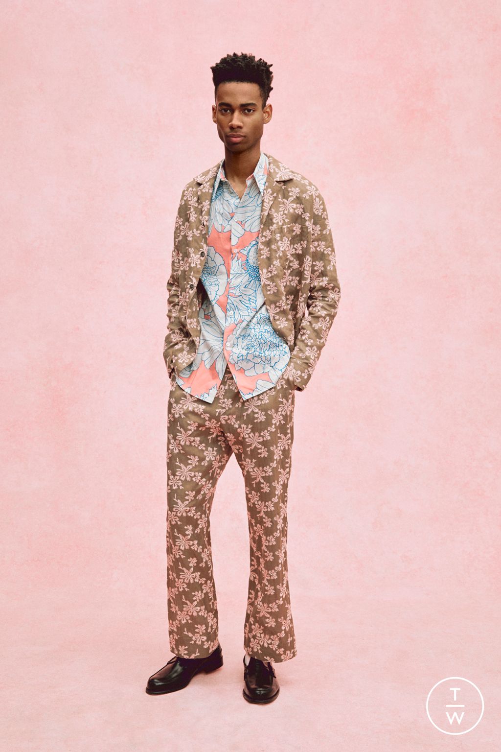 Fashion Week London Spring/Summer 2023 look 14 from the Paul & Joe collection menswear