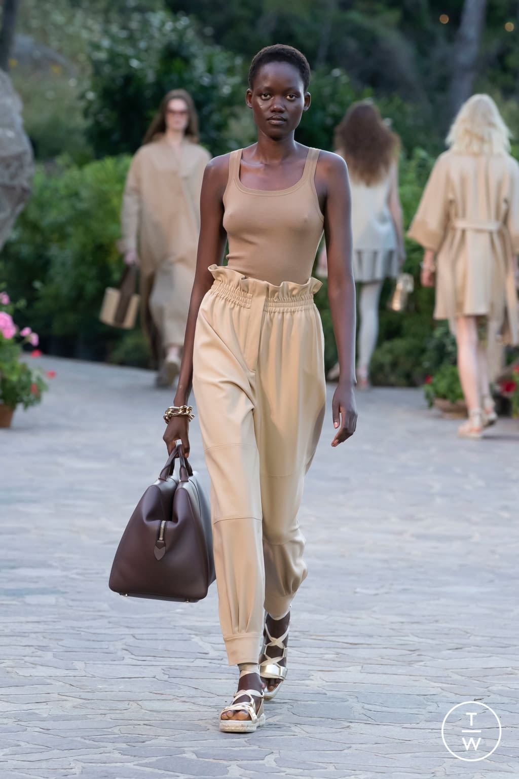 Fashion Week Milan Resort 2022 look 14 from the Max Mara collection 女装