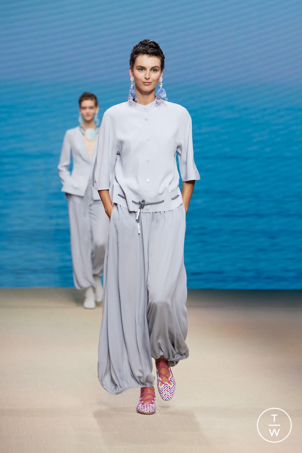 Fashion Week Milan Spring/Summer 2022 look 14 from the Giorgio Armani collection 女装