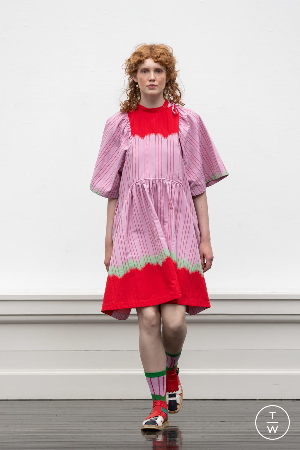 Fashion Week Paris Spring/Summer 2022 look 14 de la collection Henrik Vibskov menswear