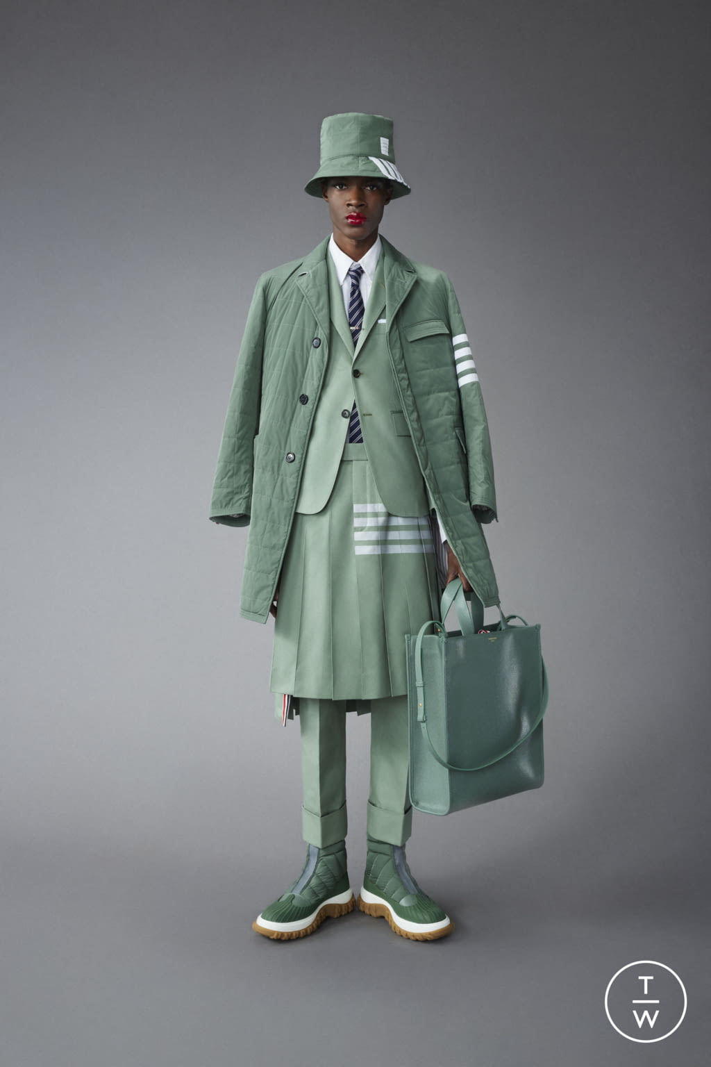 Fashion Week Paris Pre-Fall 2022 look 16 from the Thom Browne collection menswear