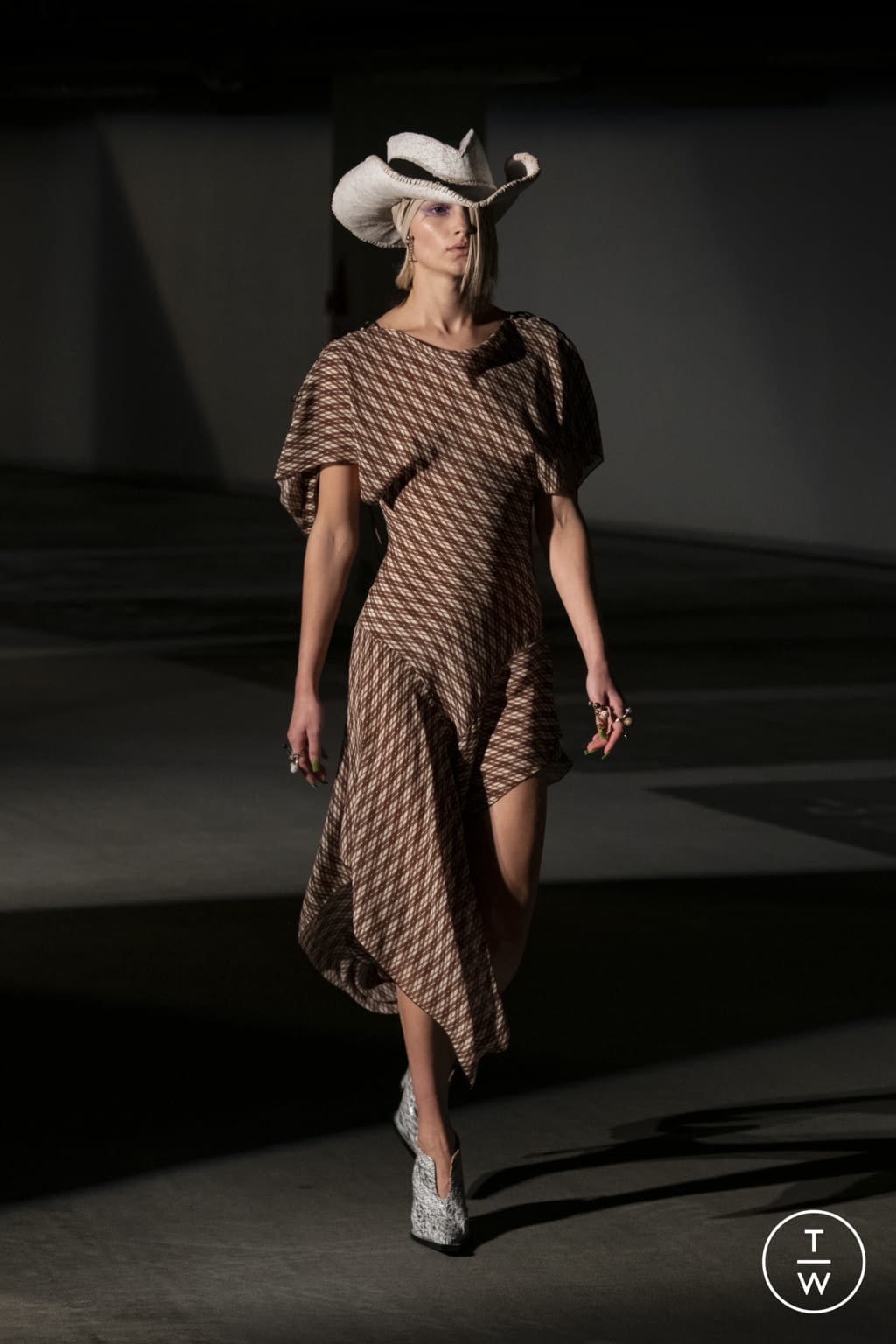 Fashion Week London Spring/Summer 2022 look 14 from the KNWLS collection womenswear