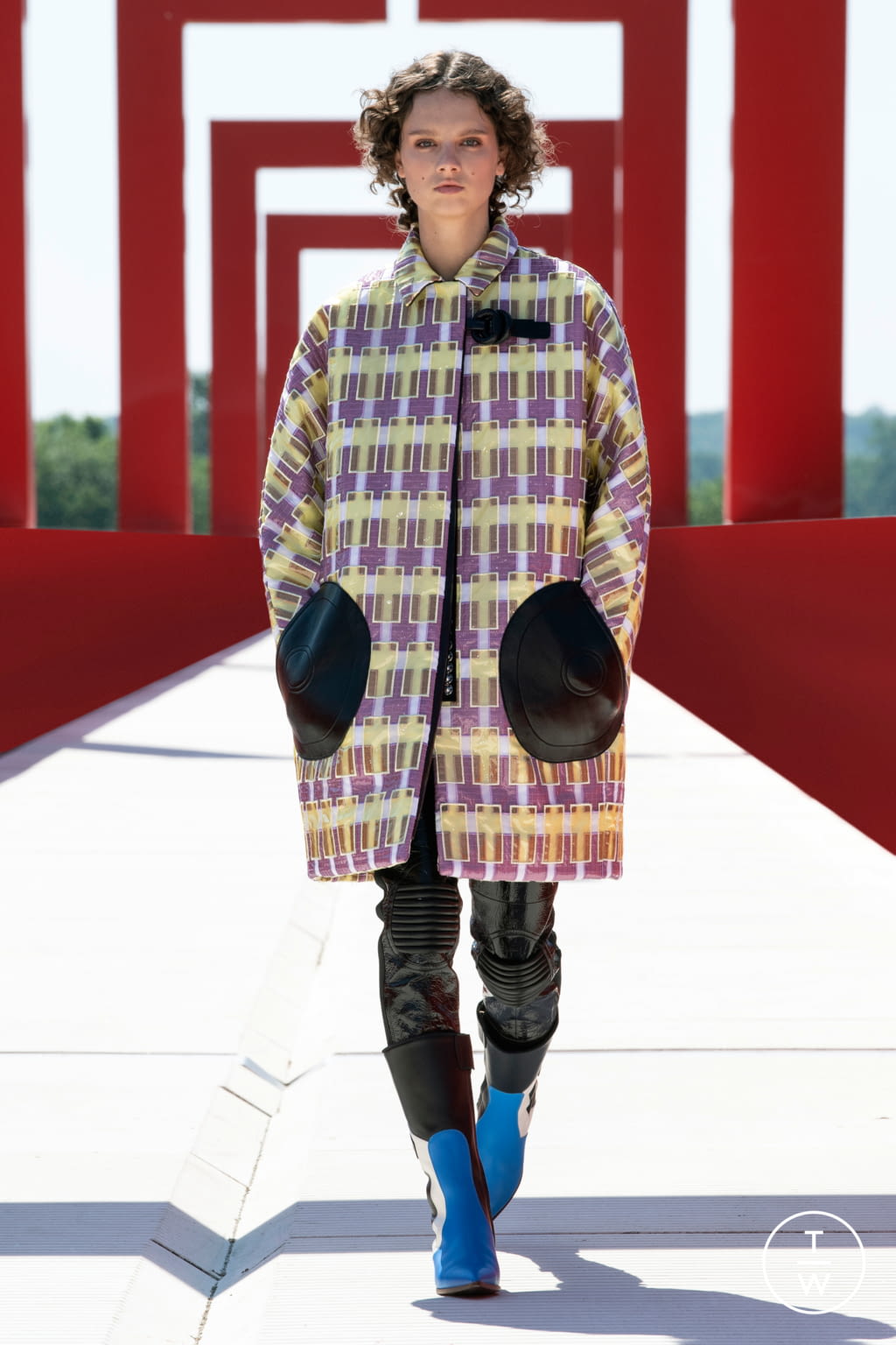 Fashion Week Paris Resort 2022 look 14 de la collection Louis Vuitton womenswear