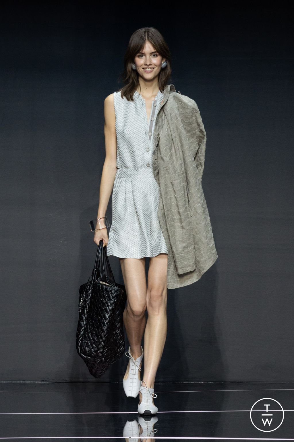 Fashion Week Milan Spring/Summer 2024 look 14 from the Emporio Armani collection 女装