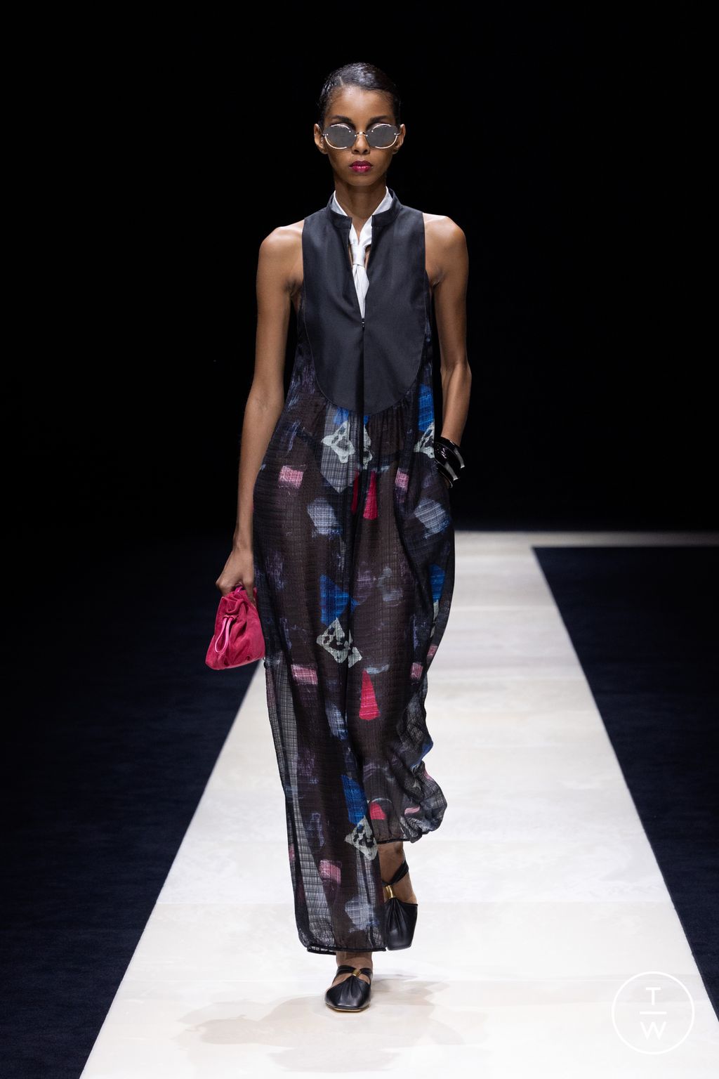 Fashion Week Milan Spring/Summer 2025 look 14 from the Emporio Armani collection womenswear