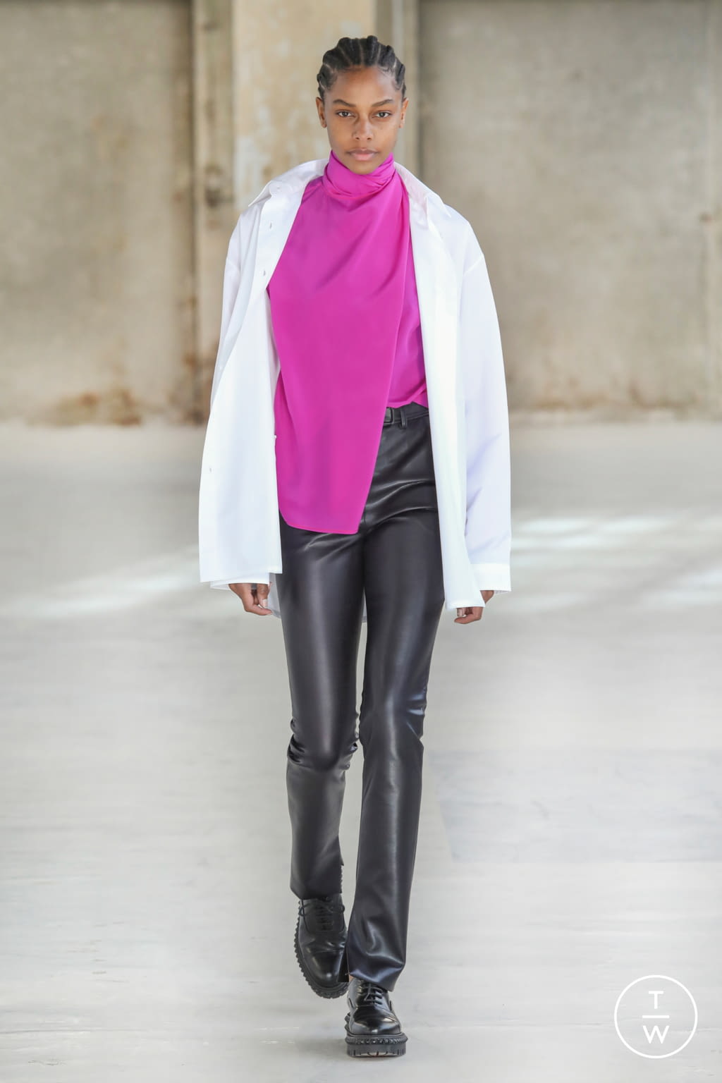 Fashion Week Paris Fall/Winter 2021 look 14 from the Atlein collection 女装