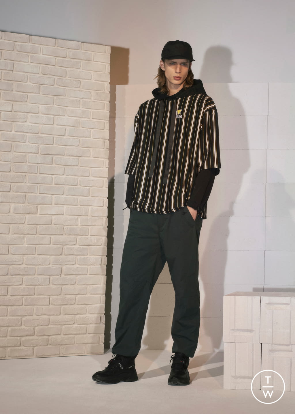 Fashion Week Paris Fall/Winter 2019 look 15 from the Maison Kitsuné collection menswear