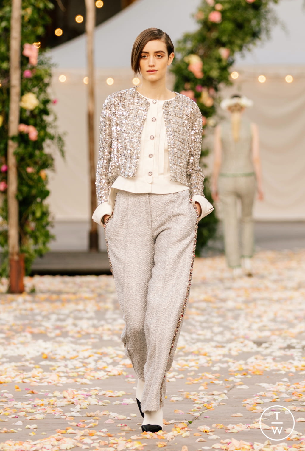 Fashion Week Paris Spring/Summer 2021 look 14 from the Chanel collection couture