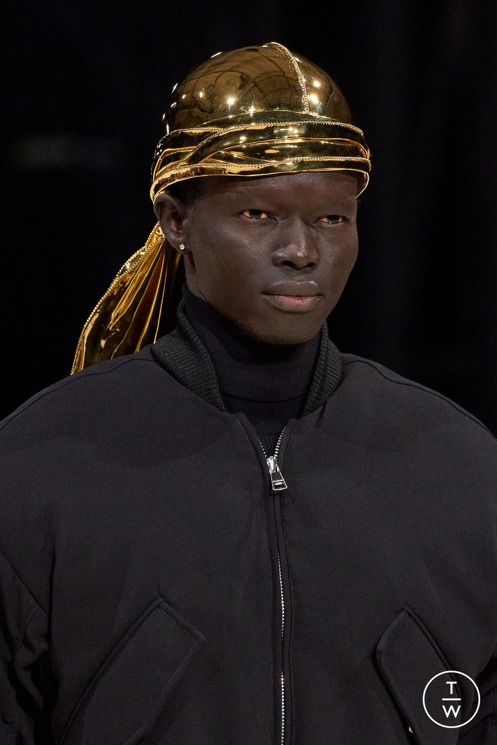 Fashion Week Paris Fall/Winter 2024 look 48 de la collection Balmain menswear accessories