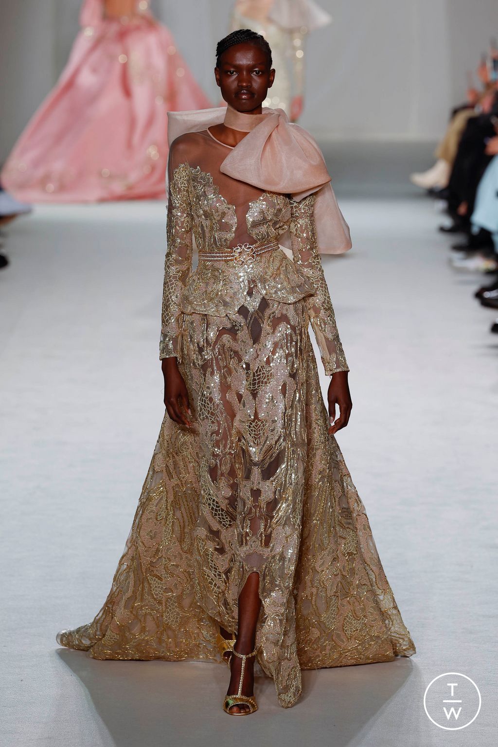 Fashion Week Paris Spring/Summer 2023 look 31 from the Elie Saab collection 高级定制