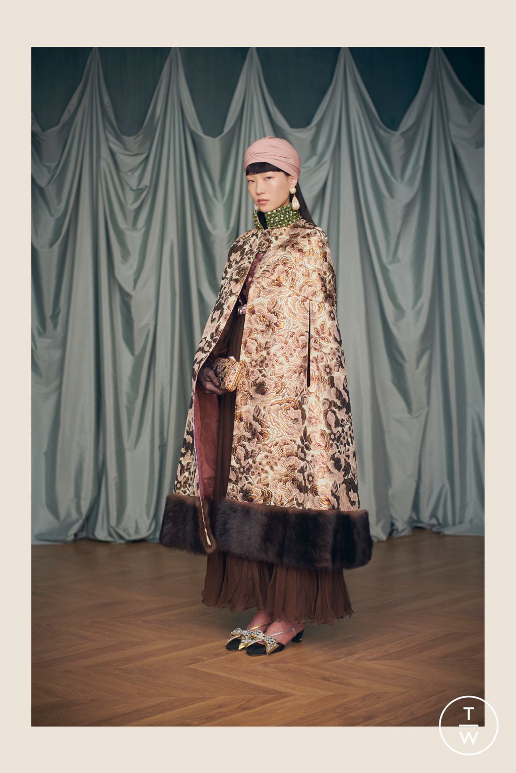 Fashion Week Paris Resort 2025 look 142 from the Valentino collection 女装