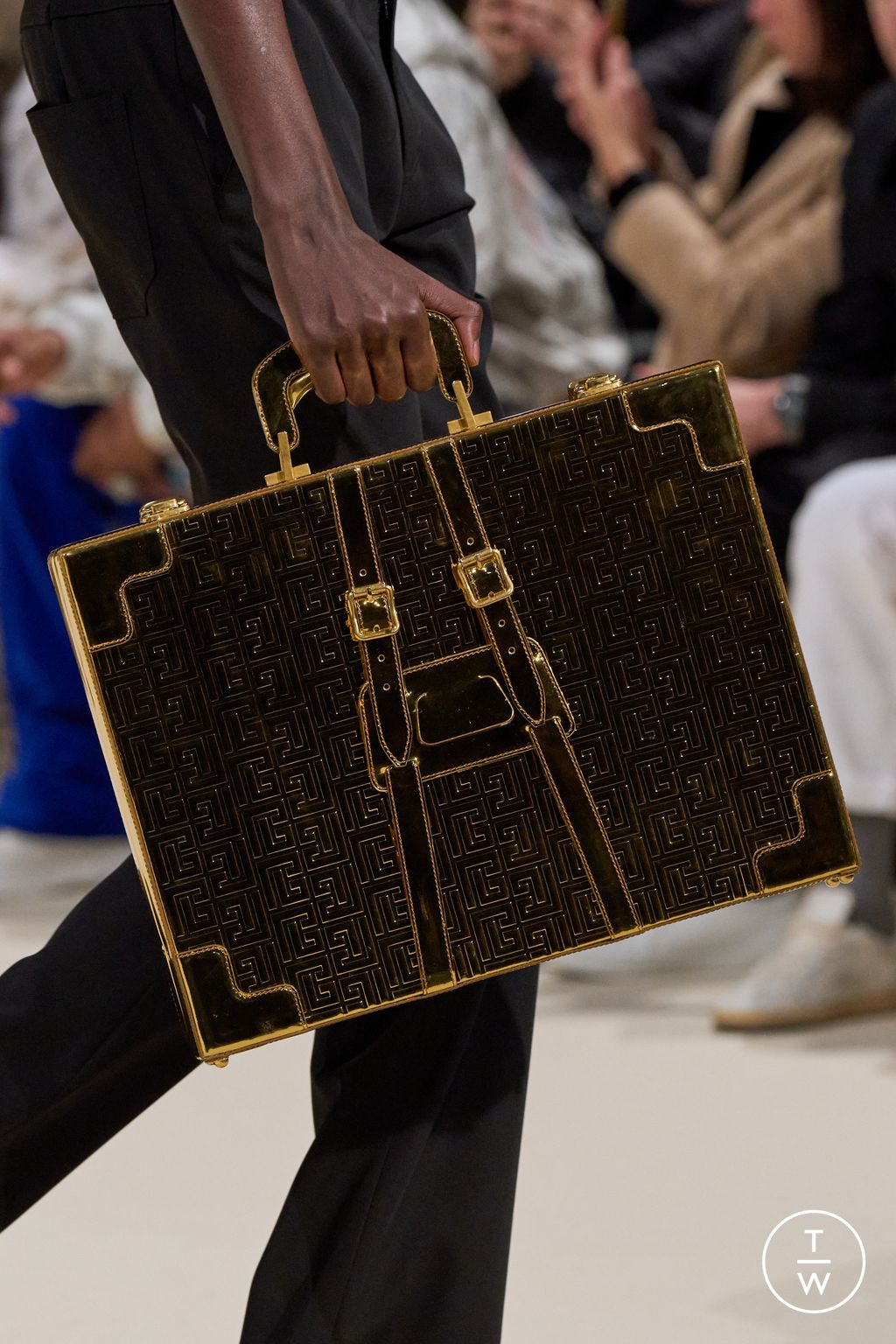 Fashion Week Paris Fall/Winter 2024 look 20 from the Balmain collection menswear accessories