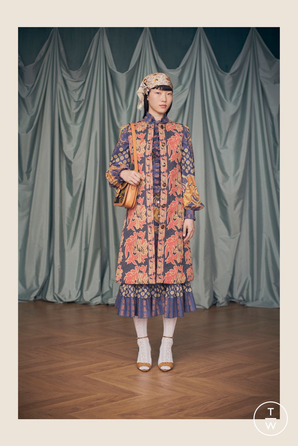 Fashion Week Paris Resort 2025 look 145 from the Valentino collection 女装
