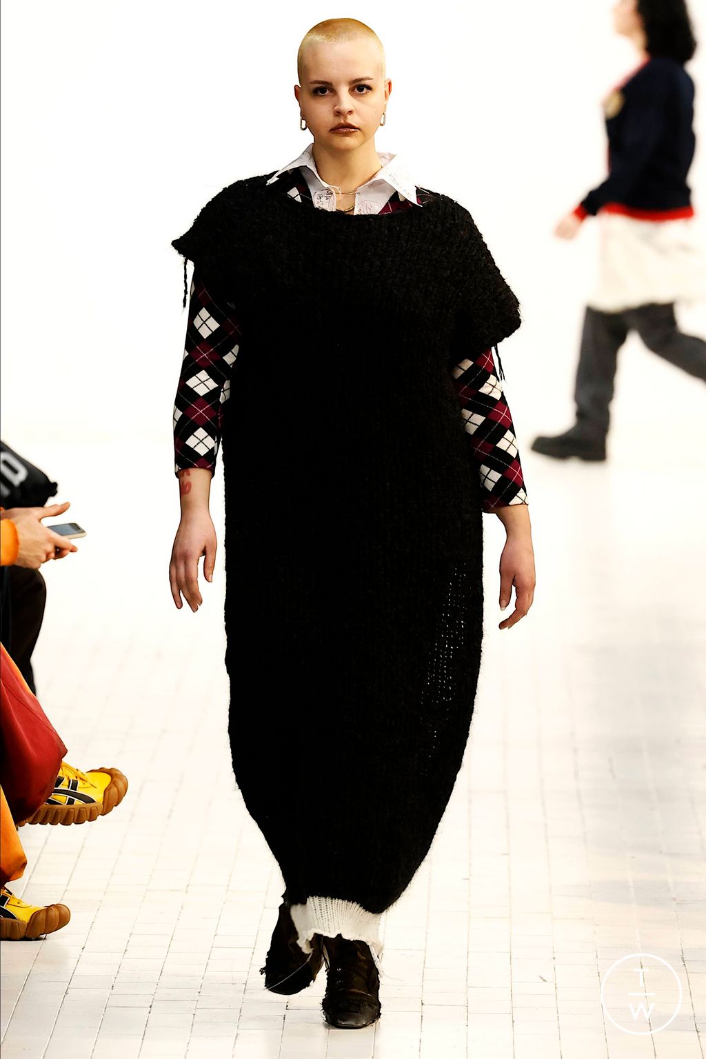 Fashion Week Milan Fall/Winter 2023 look 7 de la collection Simon Cracker menswear
