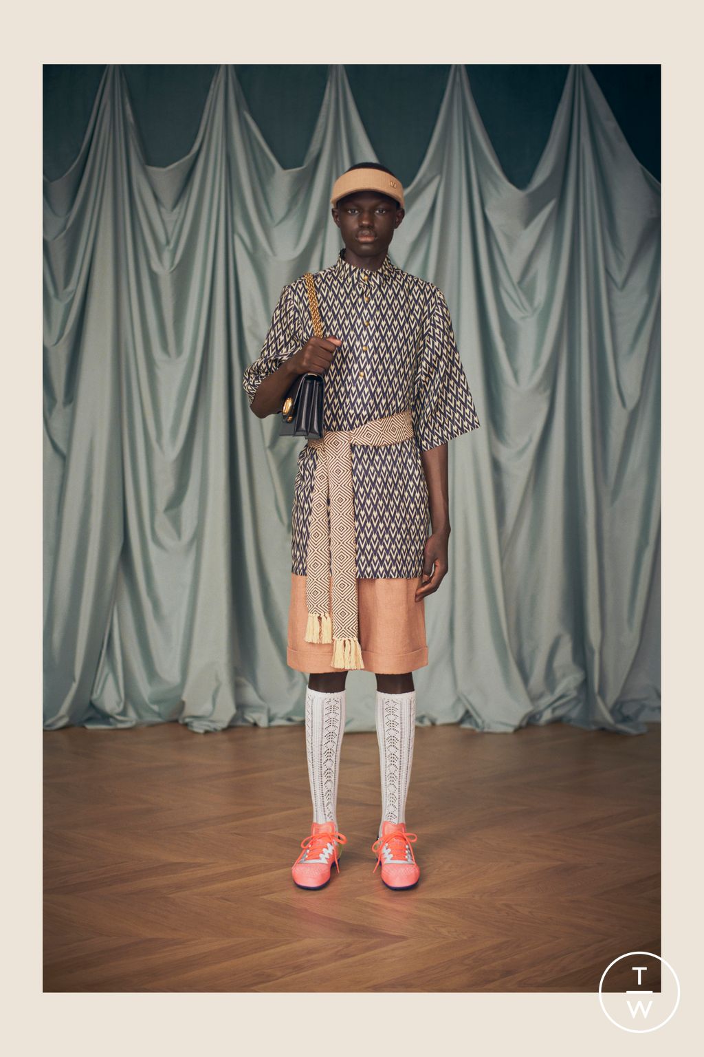 Fashion Week Paris Resort 2025 look 146 from the Valentino collection 女装