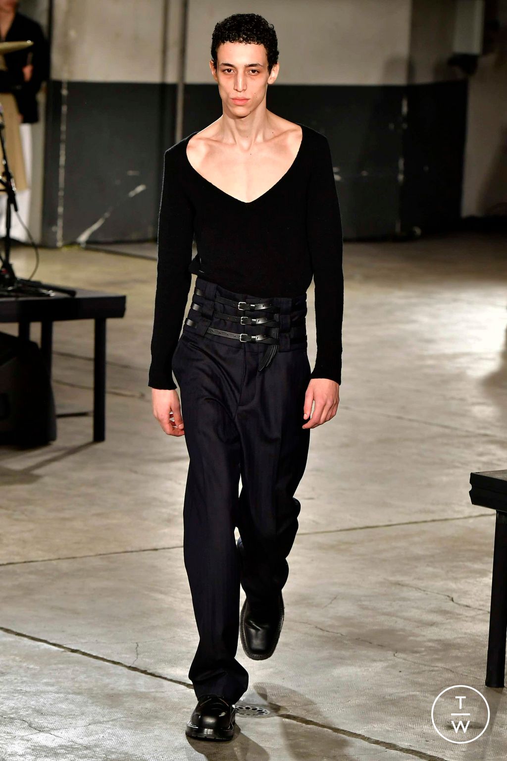 Fashion Week Paris Fall/Winter 2023 look 2 from the Dries Van Noten collection 男装