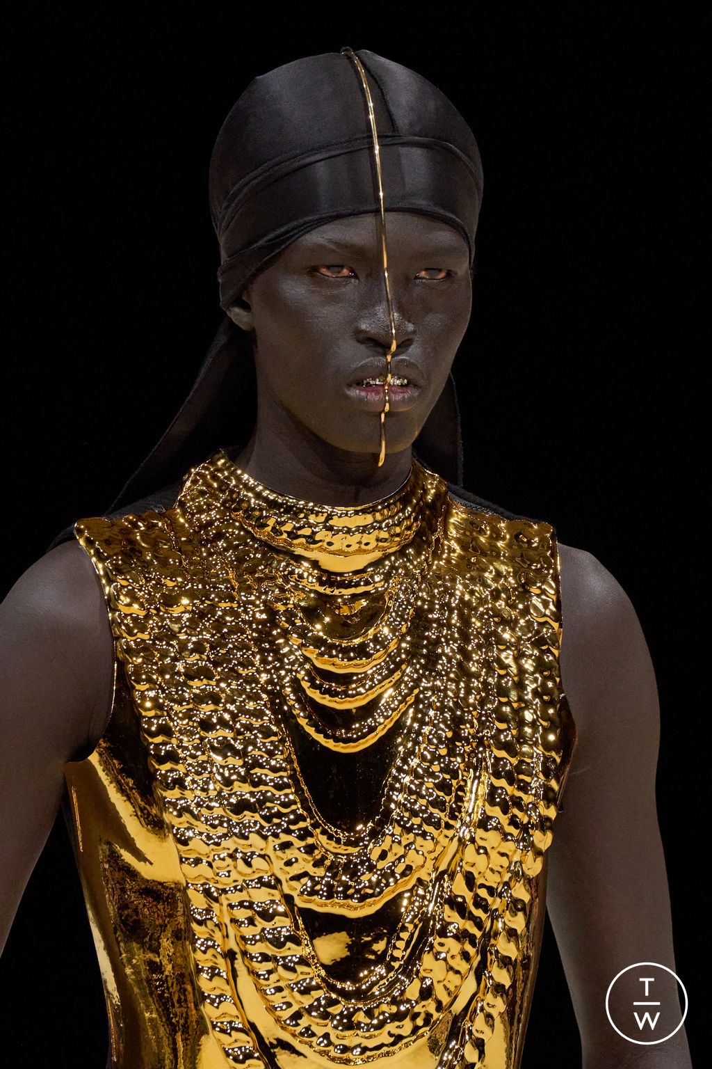 Fashion Week Paris Fall/Winter 2024 look 58 from the Balmain collection 男装配饰