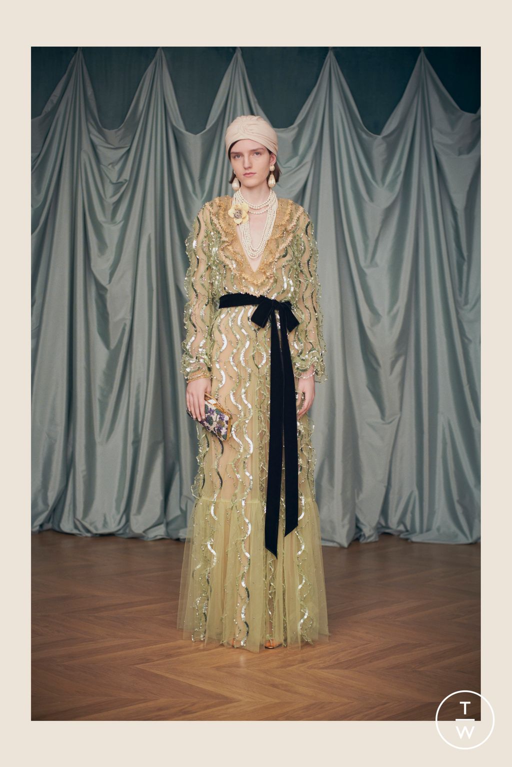 Fashion Week Paris Resort 2025 look 148 from the Valentino collection 女装