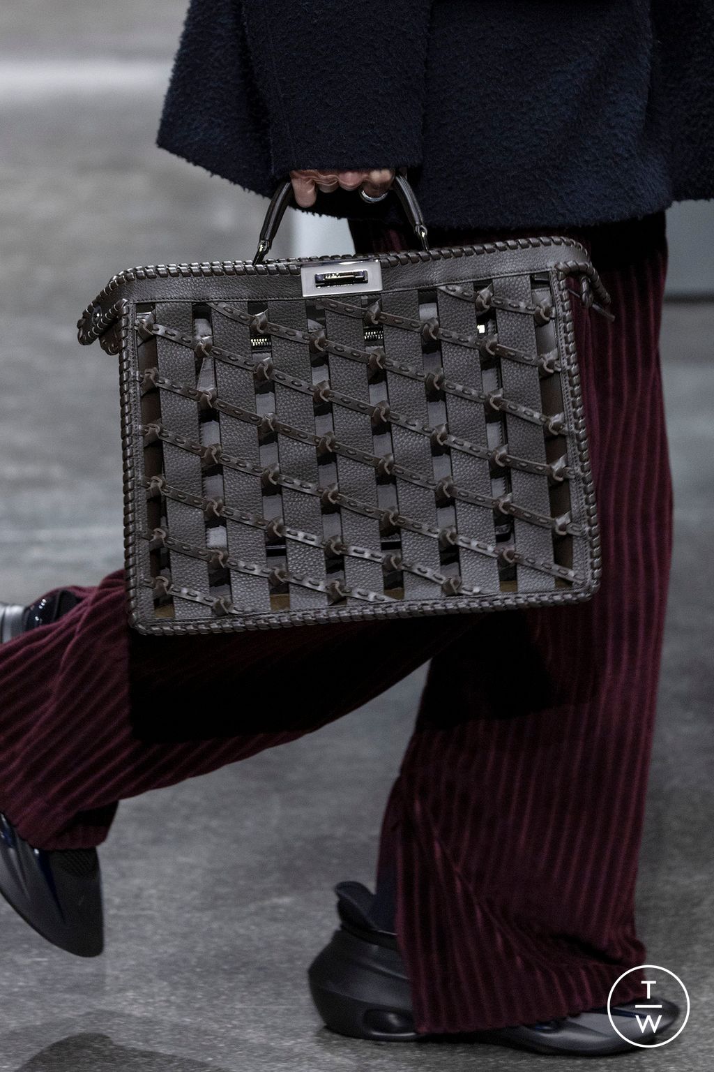 Fashion Week Paris Fall/Winter 2024 look 40 from the Fendi collection menswear accessories