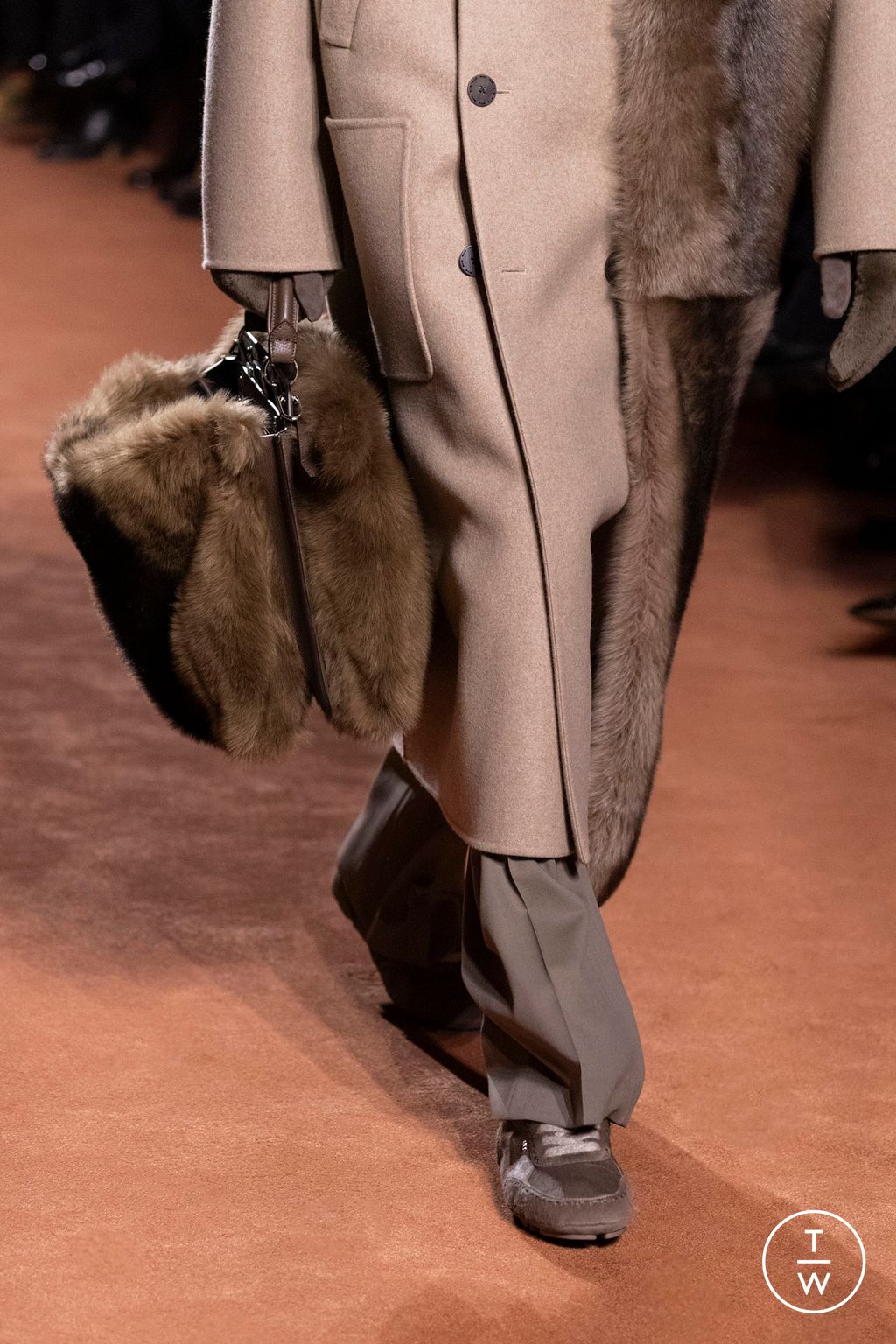 Fashion Week Milan Fall/Winter 2025 look 42 from the Fendi collection 女装配饰