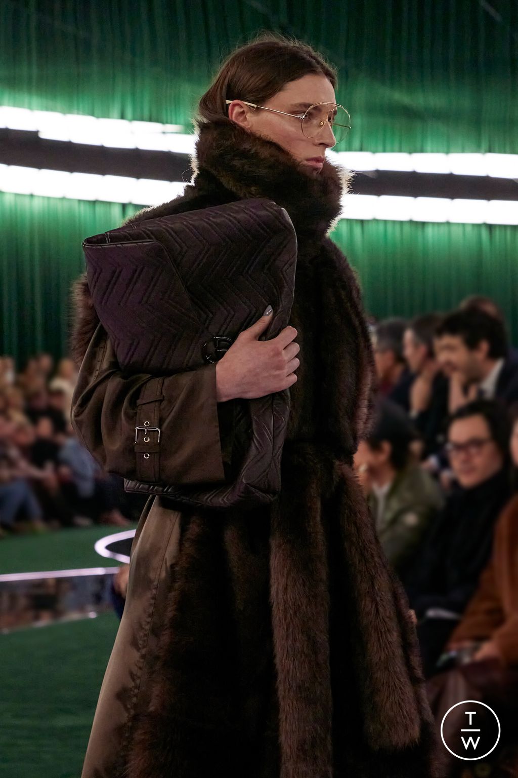 Fashion Week Milan Fall/Winter 2025 look 17 from the Gucci collection womenswear accessories