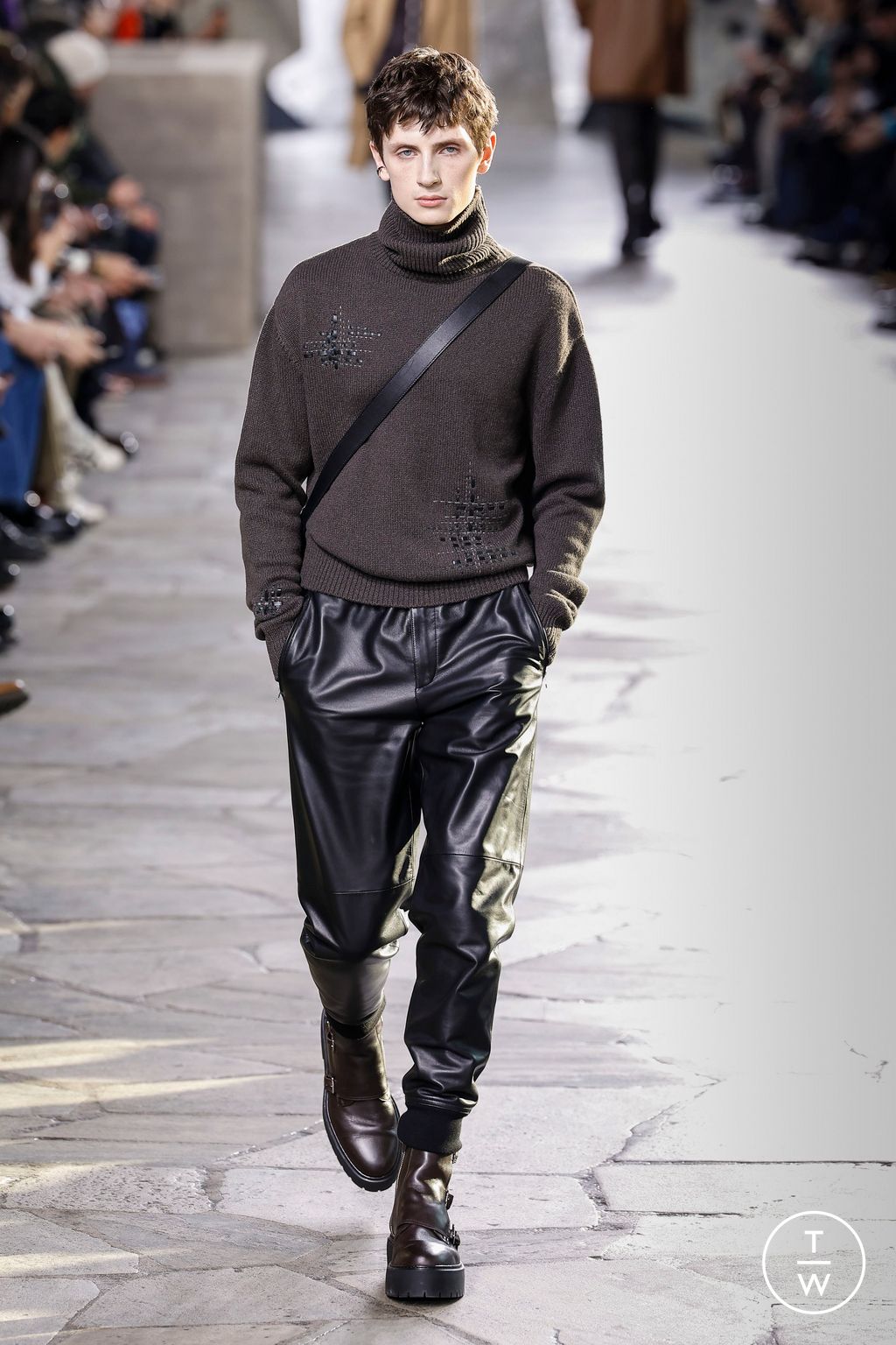 Fashion Week Paris Fall/Winter 2023 look 15 de la collection Hermès menswear