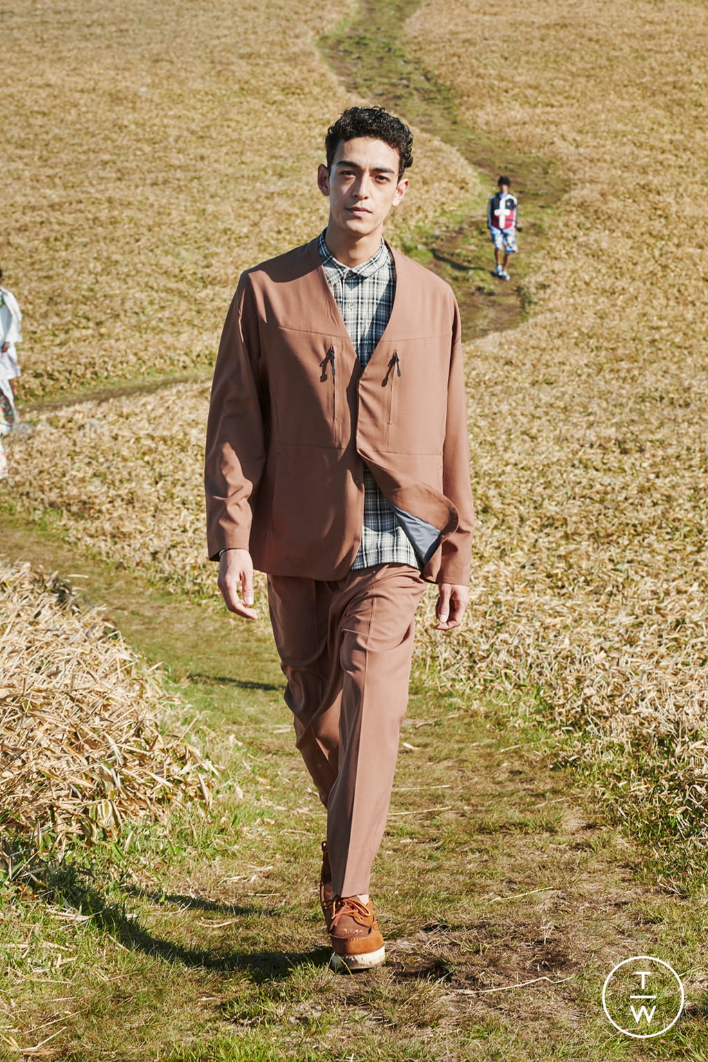 Fashion Week Paris Spring/Summer 2022 look 14 from the White Mountaineering collection menswear