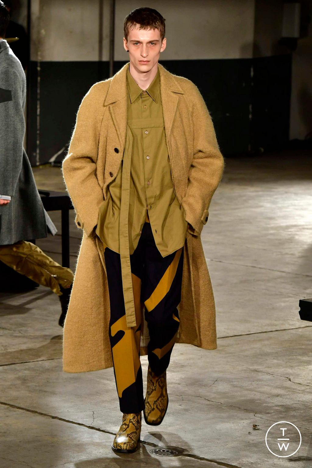 Fashion Week Paris Fall/Winter 2023 look 7 from the Dries Van Noten collection 男装