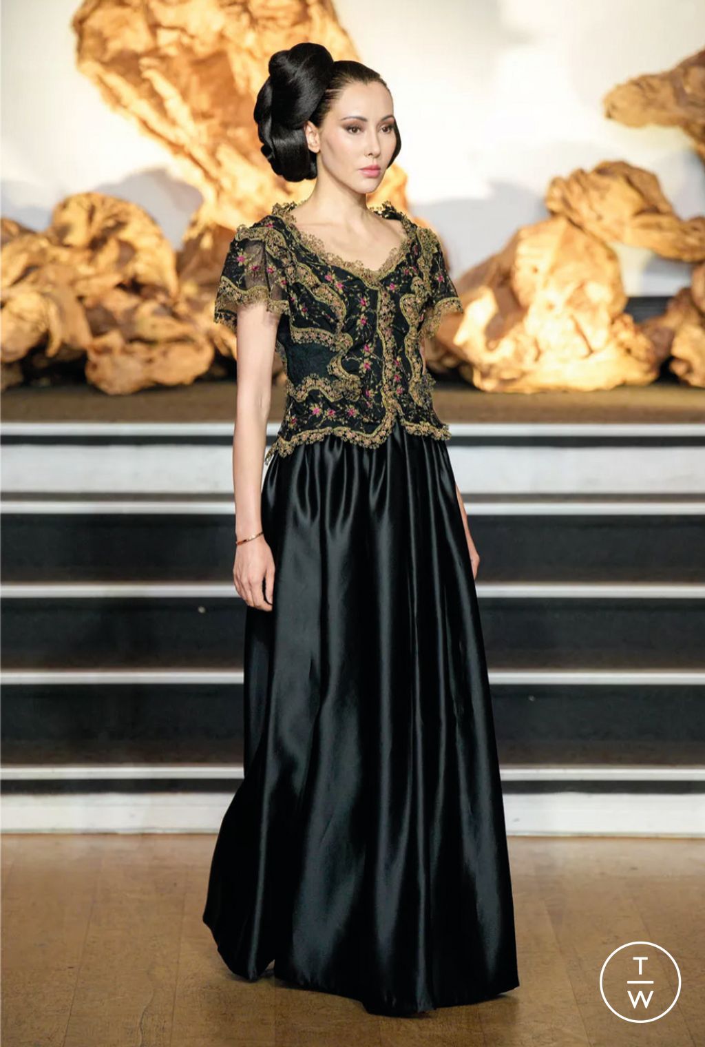 Fashion Week Paris Fall/Winter 2025 look 14 from the Franck Sorbier collection couture