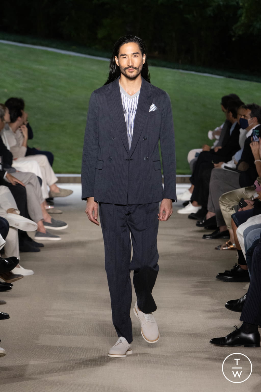 Fashion Week Milan Spring/Summer 2022 look 15 de la collection Giorgio Armani menswear