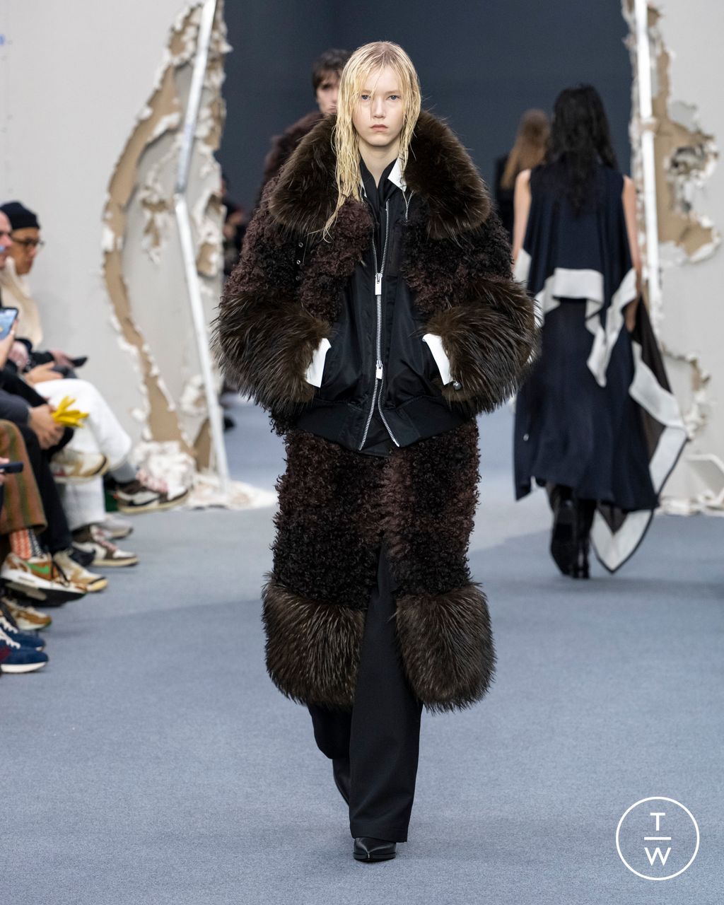 Fashion Week Paris Fall/Winter 2026 look 15 from the Sacai collection 男装
