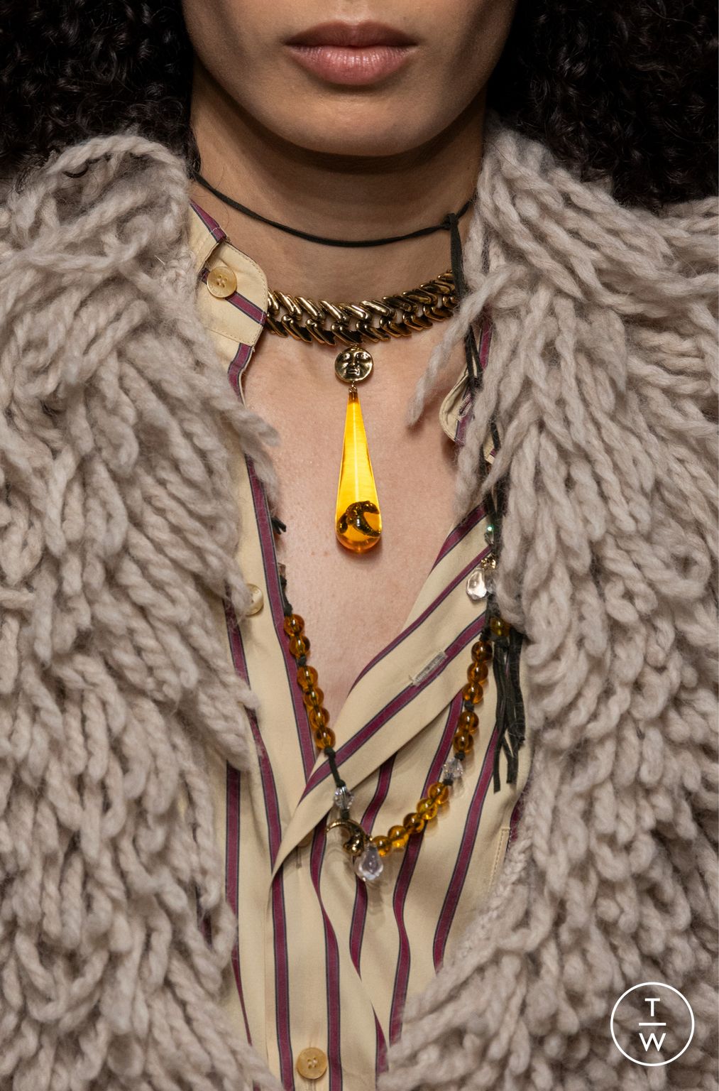 Fashion Week Milan Fall/Winter 2025 look 15 de la collection Etro womenswear accessories