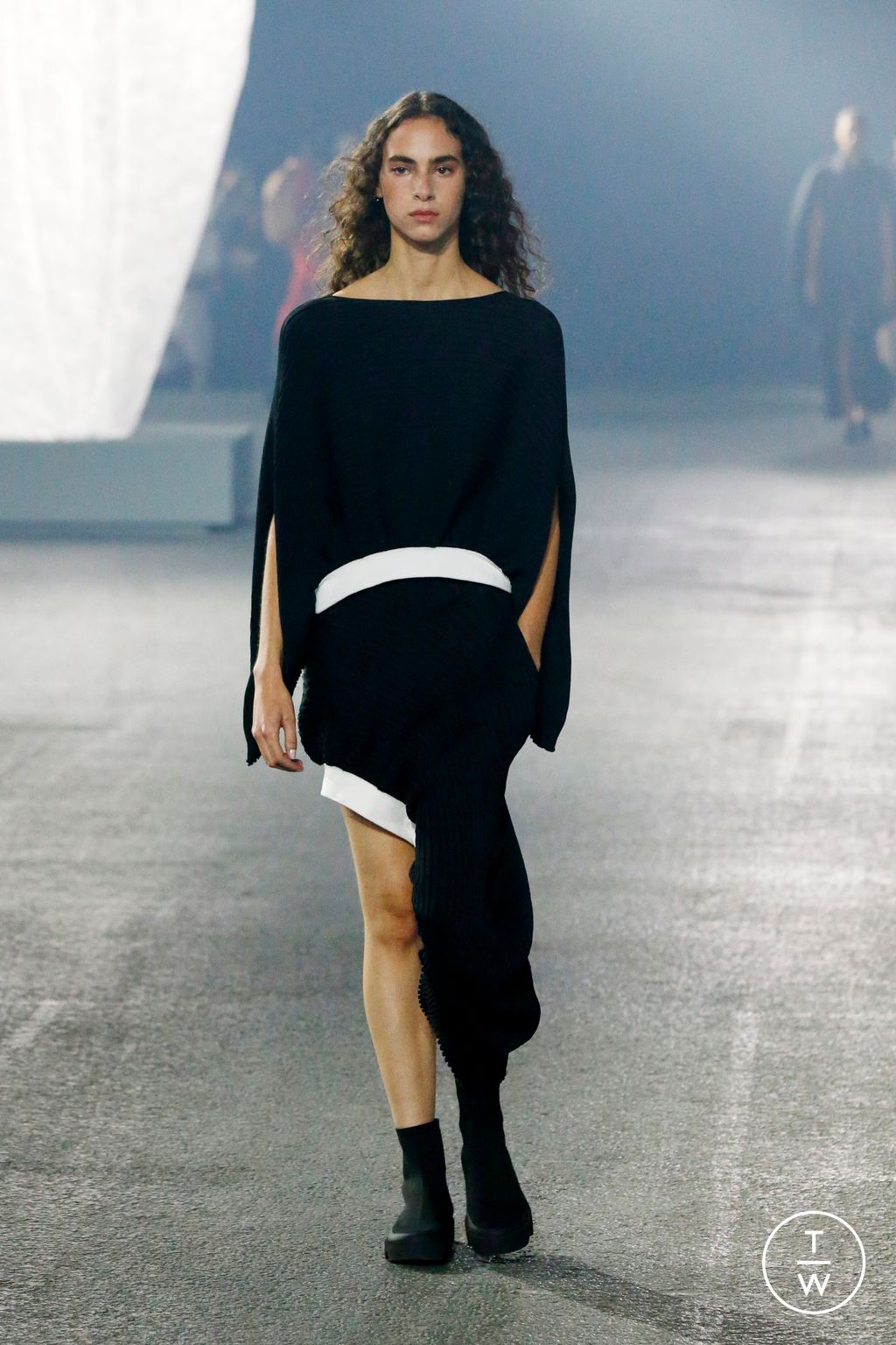 Fashion Week Paris Spring/Summer 2023 look 15 from the Issey Miyake collection 女装