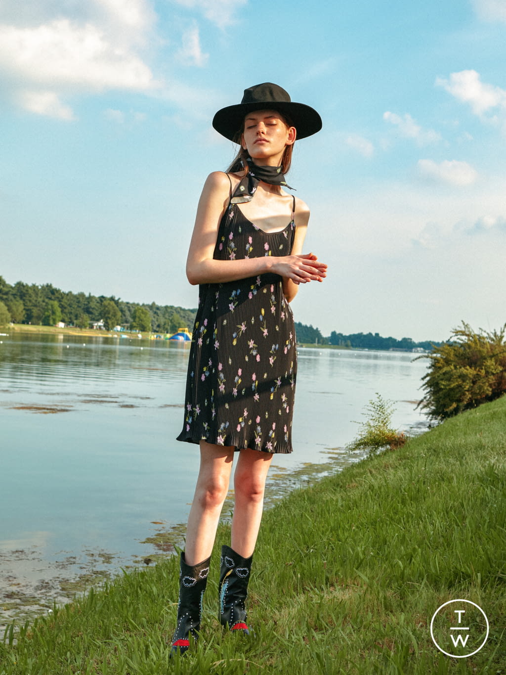 Fashion Week Milan Resort 2019 look 15 from the Vivetta collection 女装
