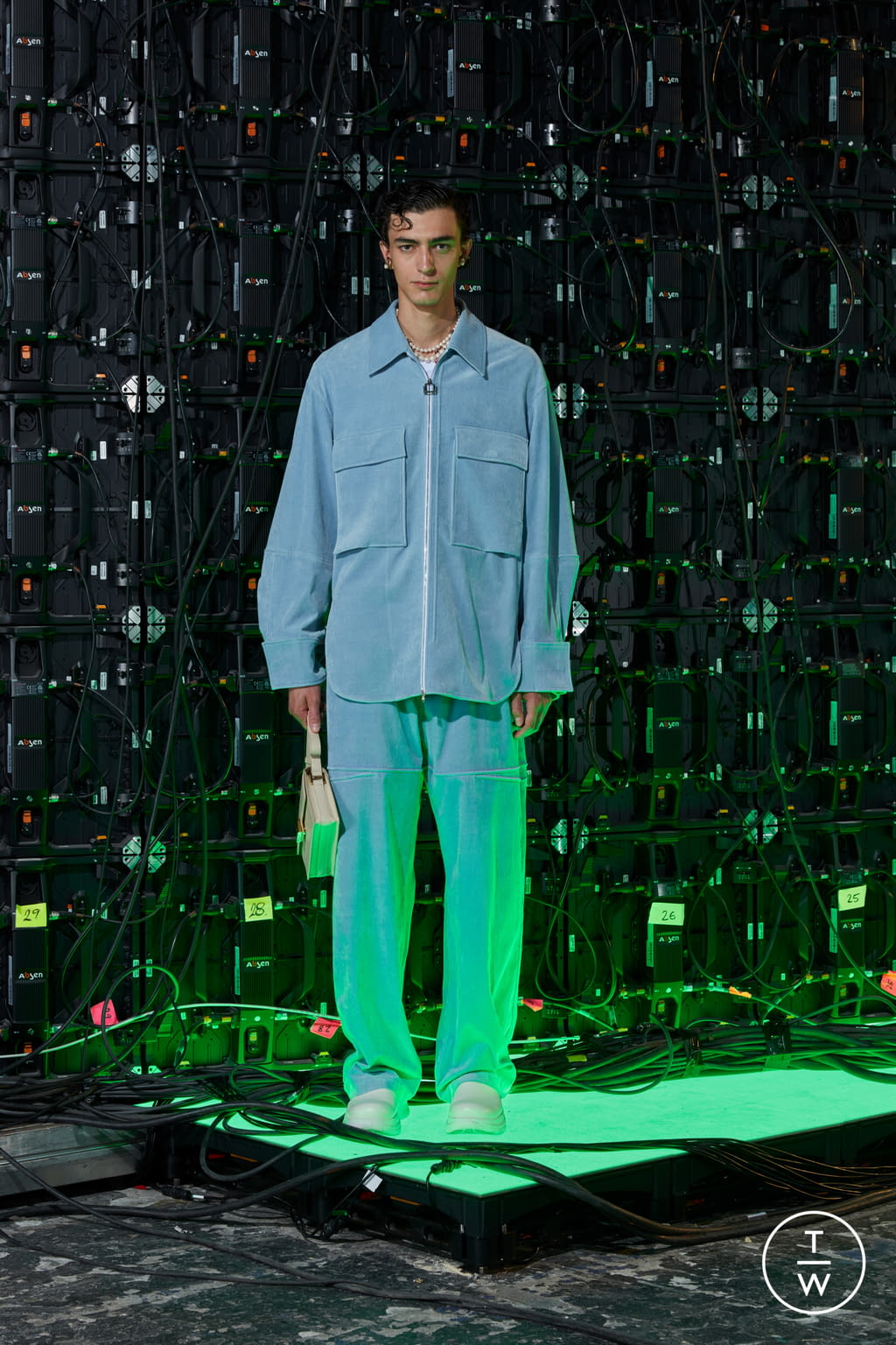 Fashion Week Paris Spring/Summer 2022 look 15 from the Wooyoungmi collection 男装