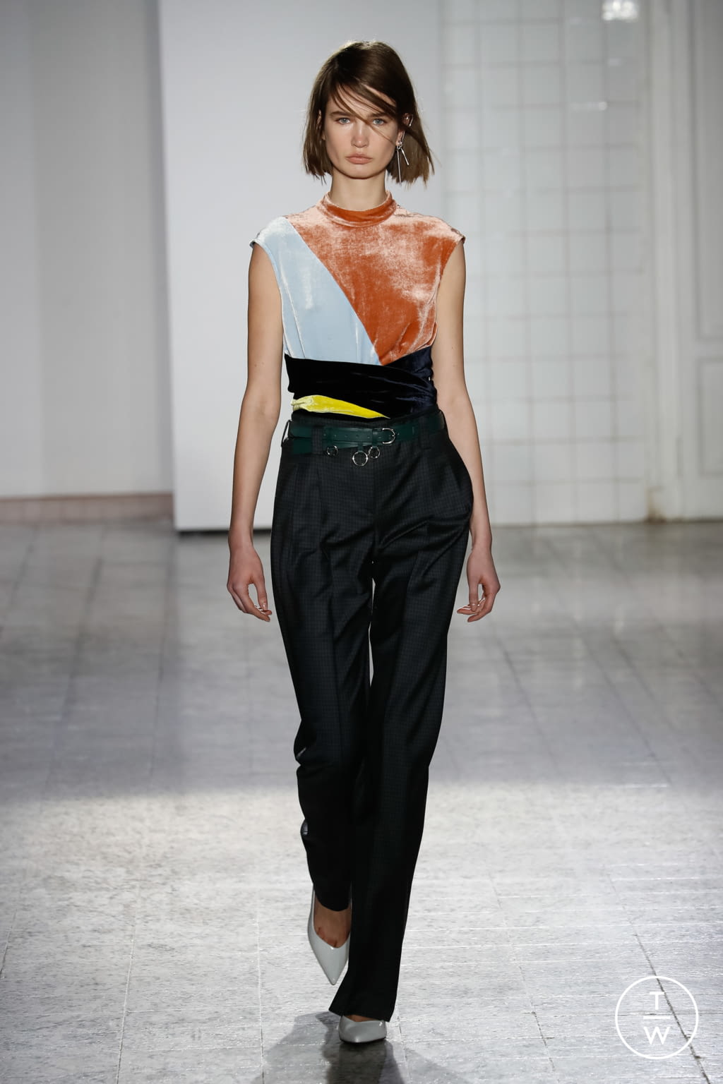 Fashion Week Milan Fall/Winter 2017 look 15 from the Cédric Charlier collection womenswear