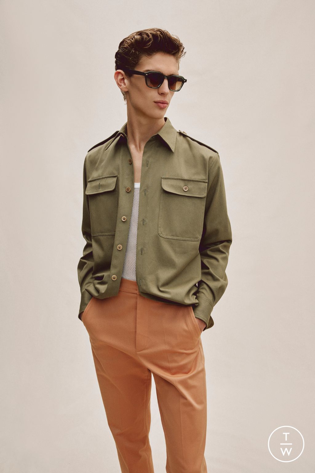 Fashion Week Paris Spring/Summer 2023 look 15 from the Paul & Joe collection 男装