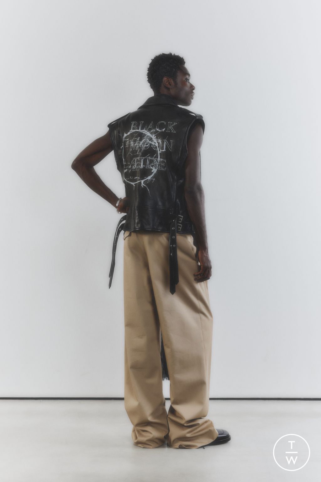 Fashion Week Paris Resort 2026 look 15 from the Ann Demeulemeester collection 女装