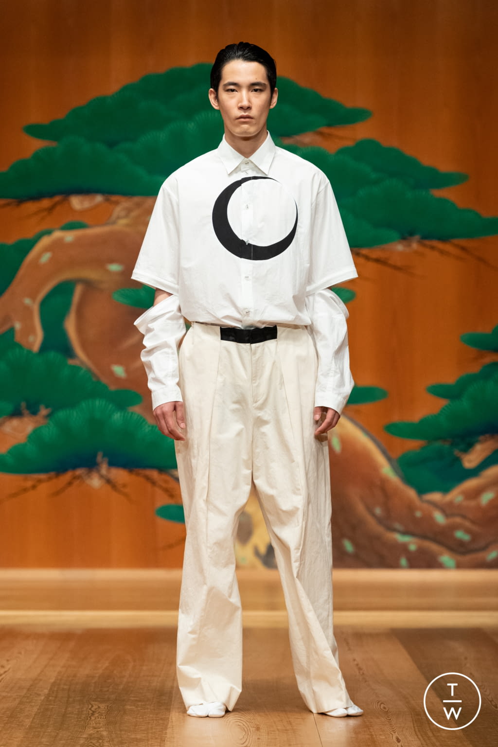 Fashion Week Paris Spring/Summer 2021 look 15 from the Yoshio Kubo collection menswear