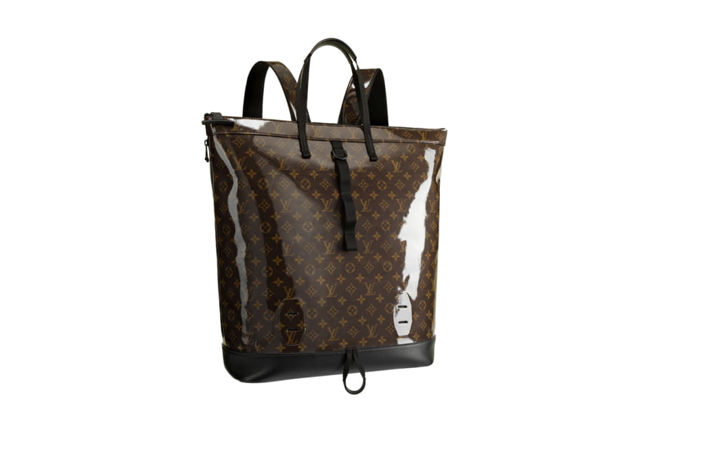 Fashion Week Paris Fall/Winter 2018 look 11 from the Louis Vuitton collection menswear accessories