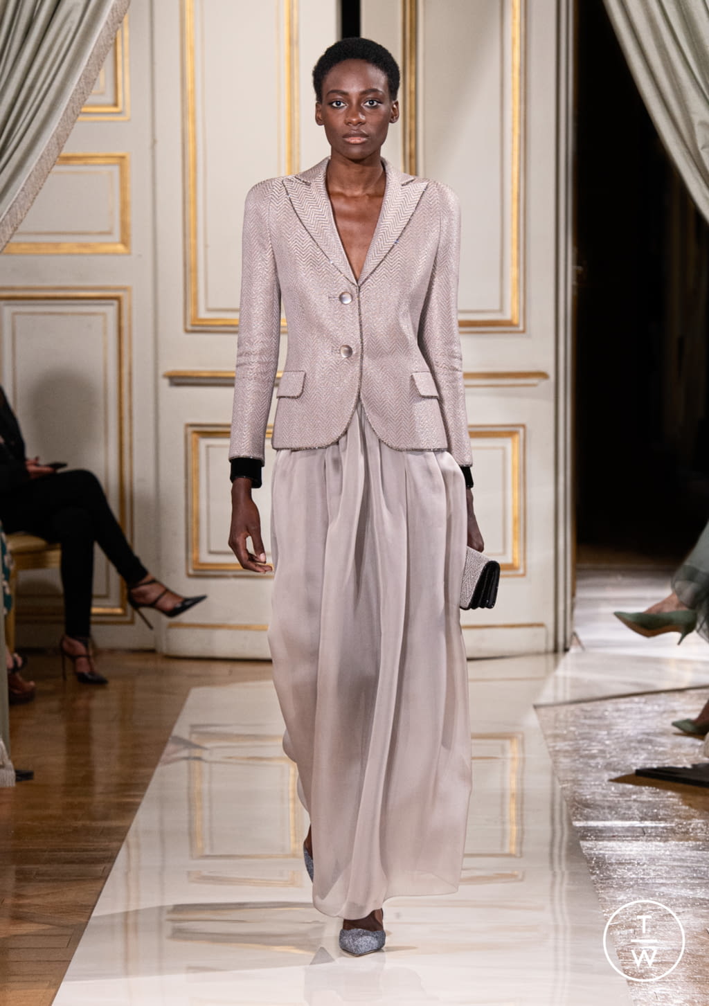 Fashion Week Paris Fall/Winter 2021 look 15 from the Giorgio Armani Privé collection couture