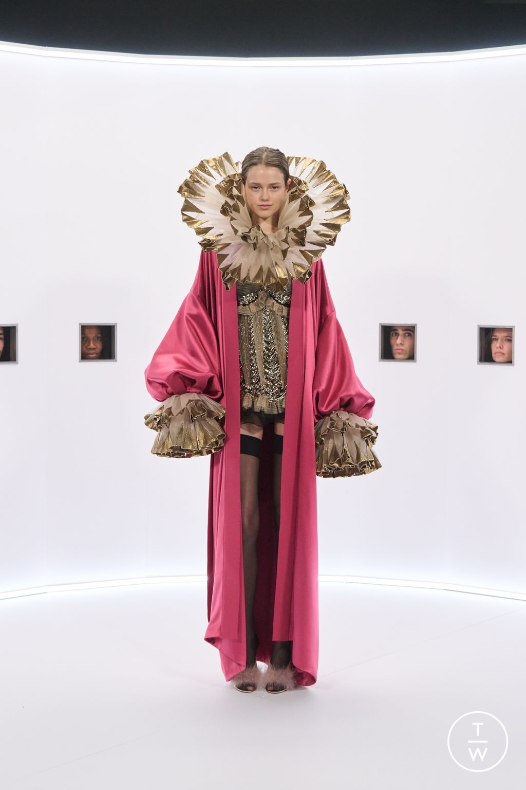 Fashion Week Paris Spring/Summer 2026 look 15 from the Valentino collection couture