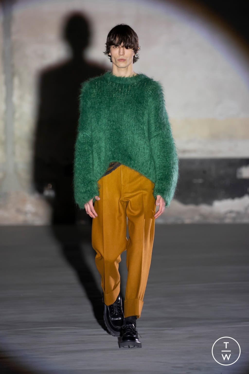 Fashion Week Milan Fall/Winter 2021 look 15 de la collection N°21 womenswear