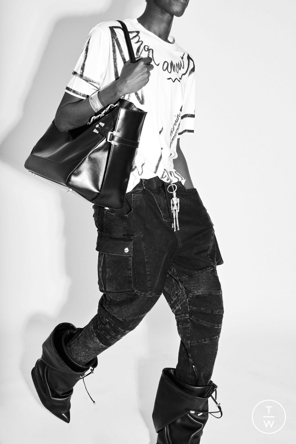 Fashion Week Paris Resort 2025 look 15 from the Balmain collection menswear