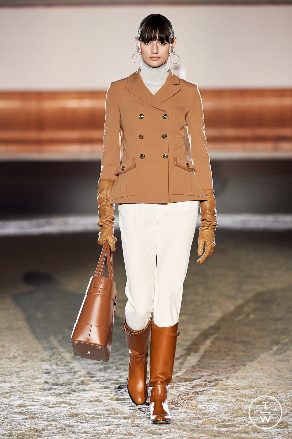 Fashion Week Milan Fall/Winter 2021 look 15 from the Elisabetta Franchi collection 女装