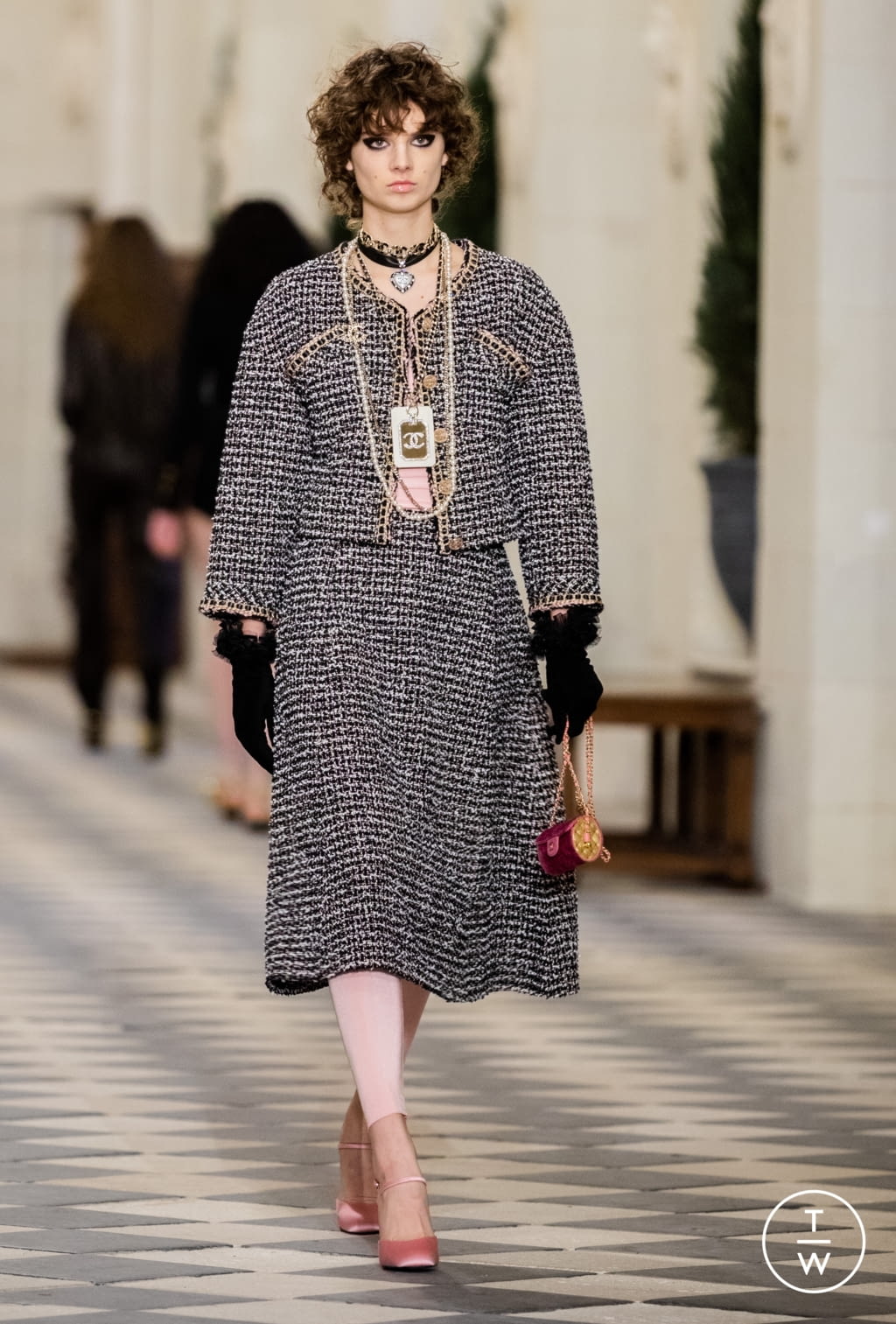 Fashion Week Paris Pre-Fall 2021 look 15 from the Chanel collection 女装
