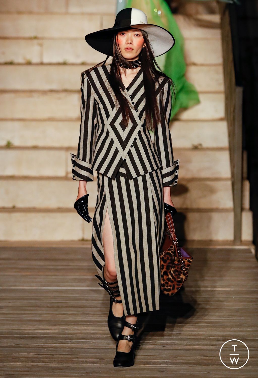 Fashion Week Milan Resort 2023 look 40 from the Gucci collection womenswear