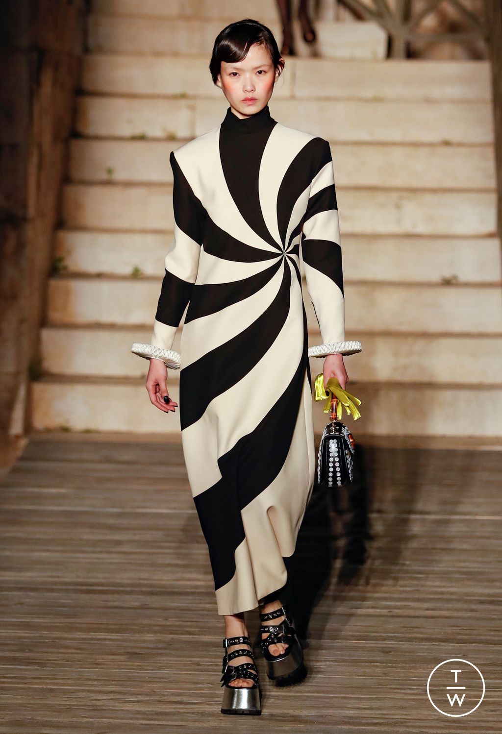 Fashion Week Milan Resort 2023 look 53 from the Gucci collection womenswear