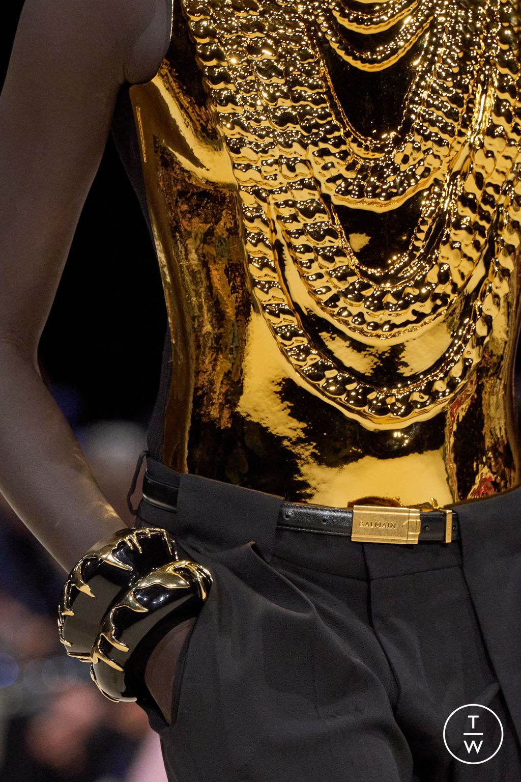 Fashion Week Paris Fall/Winter 2024 look 59 de la collection Balmain menswear accessories